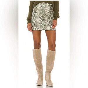 SONG OF STYLE
Cicily Faux Leather Mini Skirtgreen - Green Snake